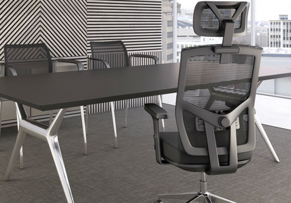 Silla Tokio Negra con Cabecera